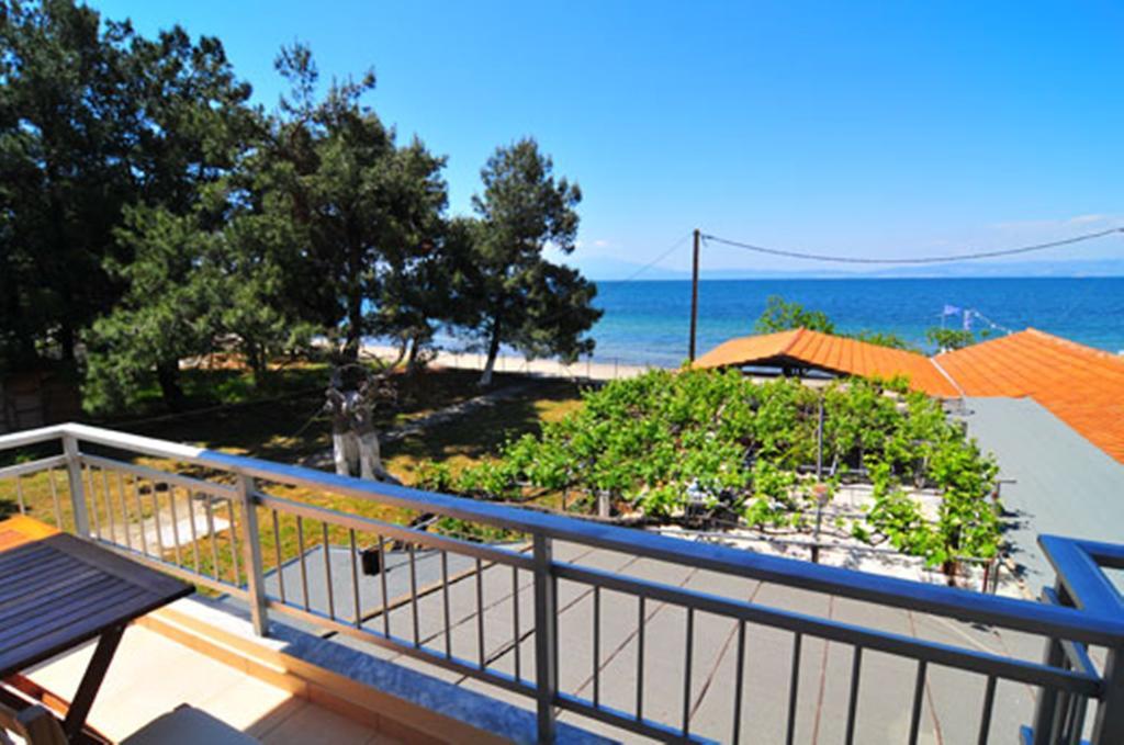 Sikoudis Gorgona Beach Skala Rachoni  Quarto foto
